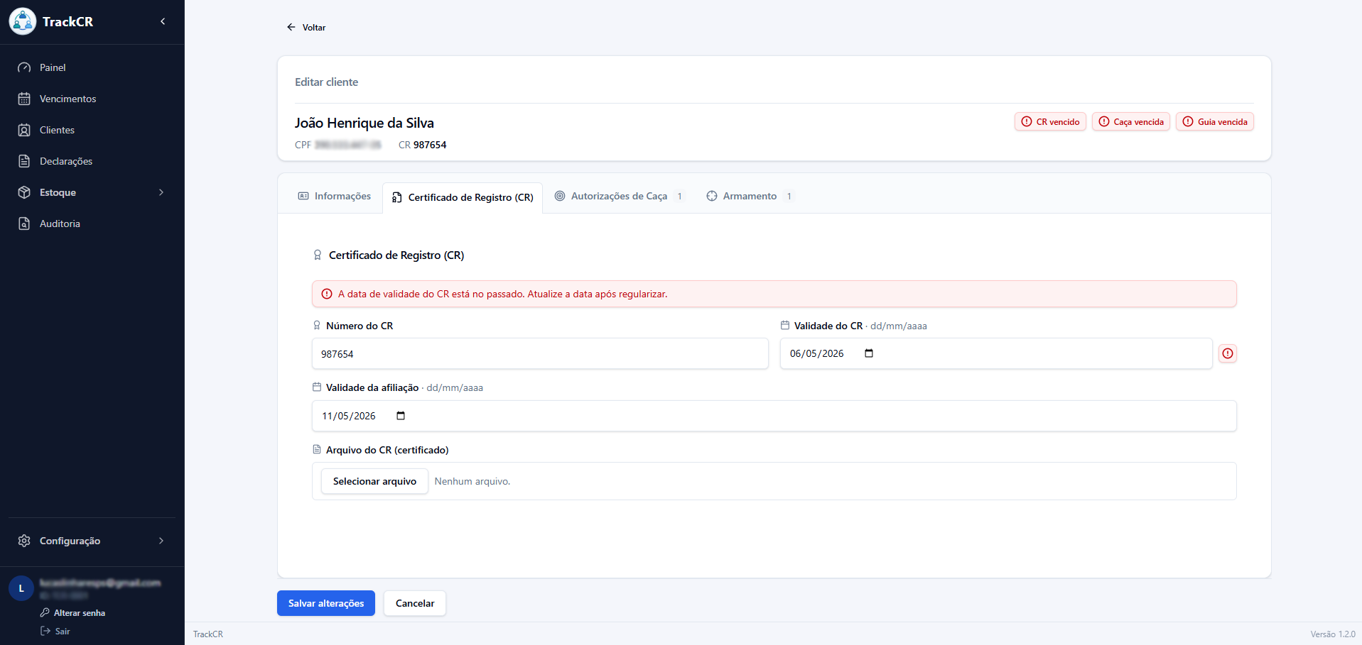TrackCR — Cadastro e edição de cliente com alertas de documentos